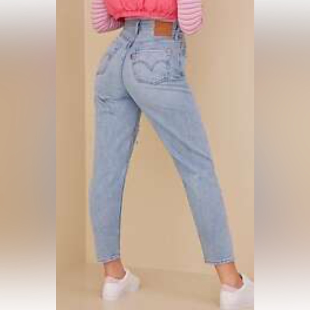 Levi’s Premium Women’s High Loose Taper Fit Light Blue Denim Jeans Size 29 90’s